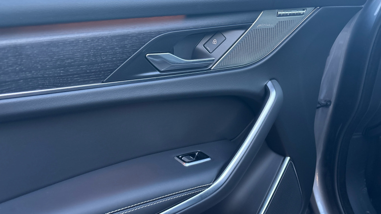 Jaguar F-Pace 2.0 D200 R-Dynamic HSE Black 5dr Auto AWD Diesel Estate